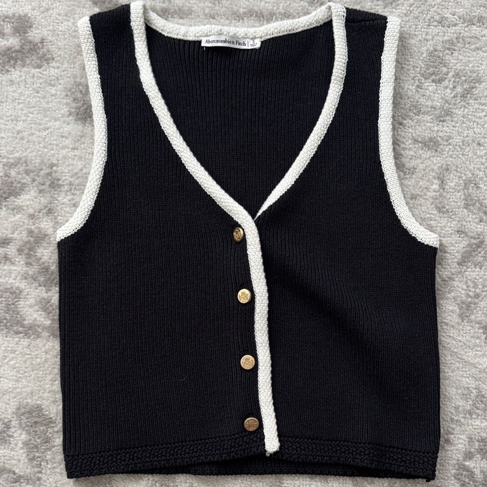 Abercrombie and Fitch Black and White Women's Sweater Vest